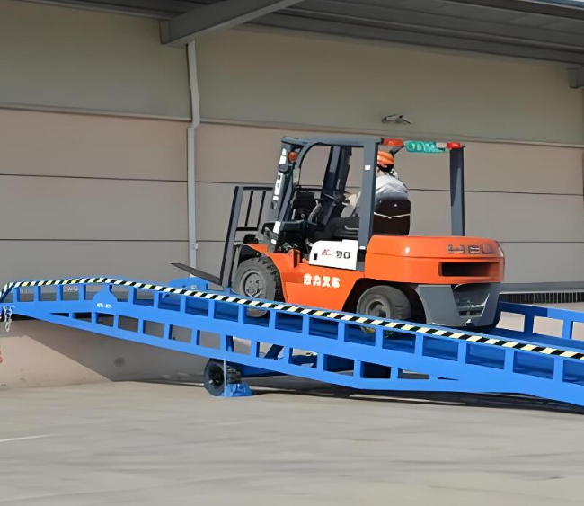 龙江移动式卸货平台（叉车用）